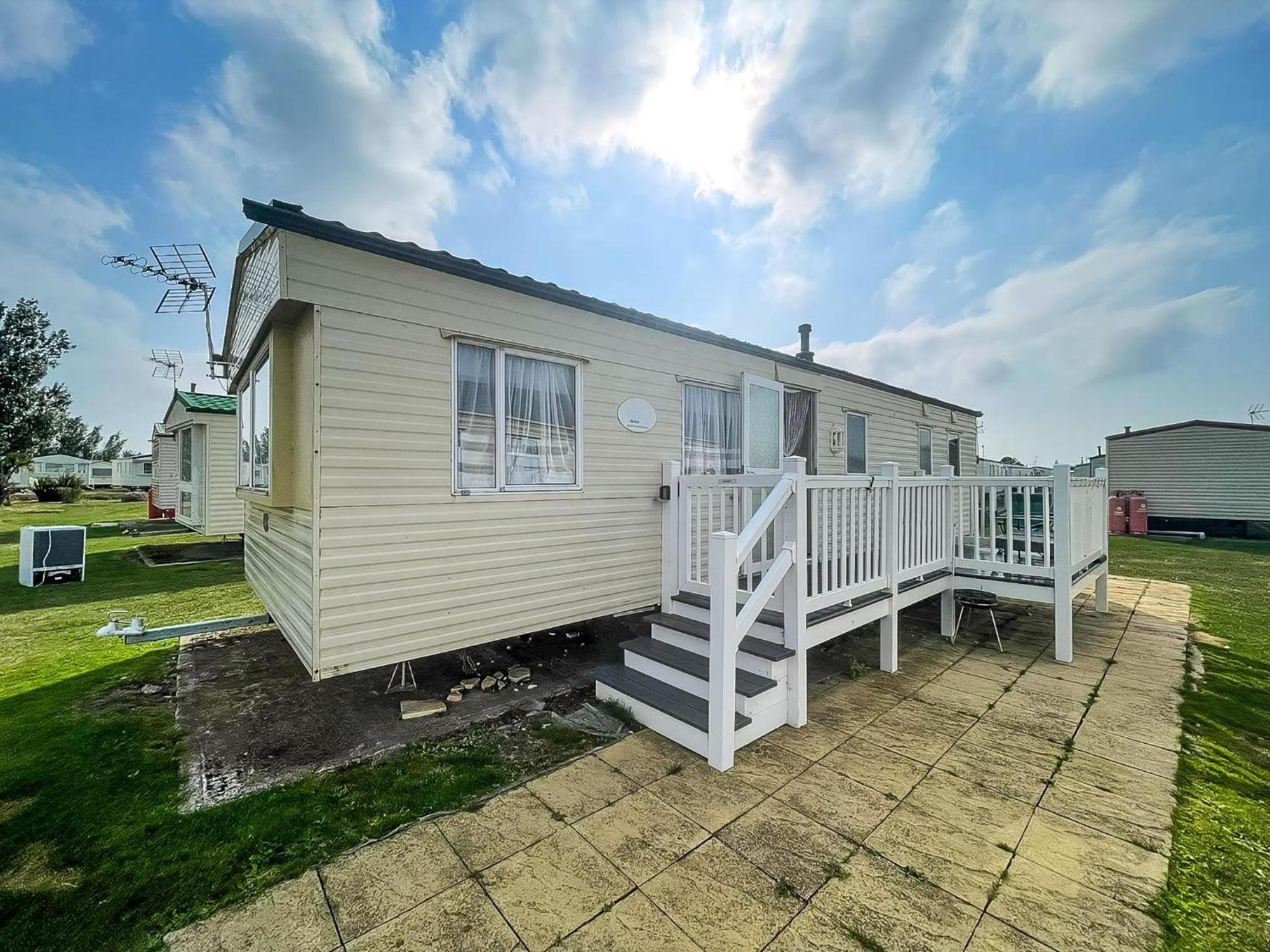 Caravan For Hire At St Osyth Beach Holiday Park In Essex Ref 28107Y Клактон-он-Си Экстерьер фото