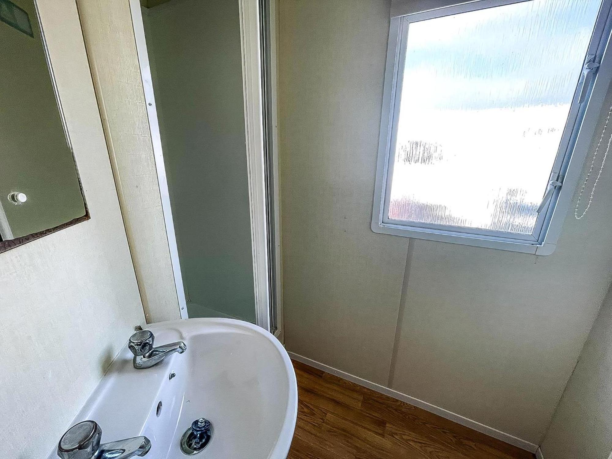 Caravan For Hire At St Osyth Beach Holiday Park In Essex Ref 28107Y Клактон-он-Си Экстерьер фото